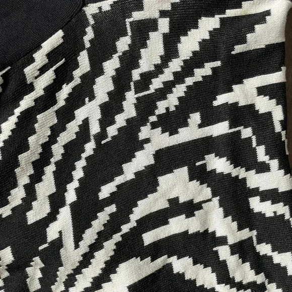 ❤️2/$50❤️Adrienne Vittadini Abstract Knitted Open Cardigan- US XL - Picture 3 of 6